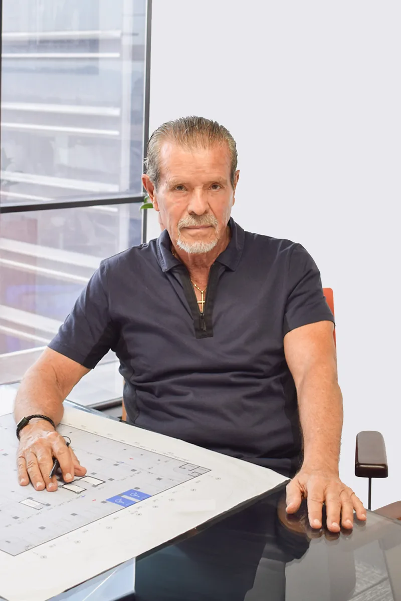 Arq. Rodolfo Solares