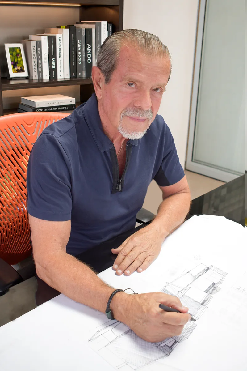 Arq. Rodolfo Solares